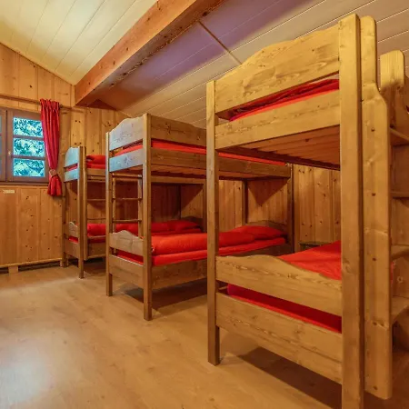 Le Refuge Du Lachat Хостел *