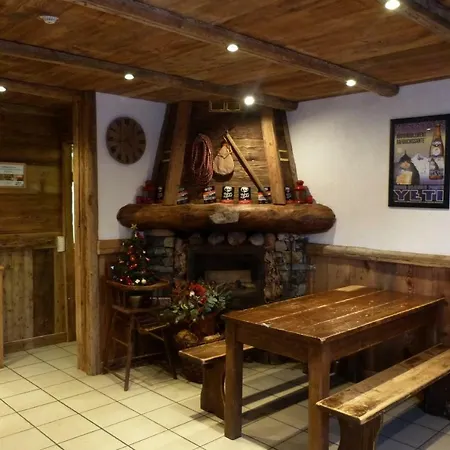 Le Refuge Du Lachat Кре-Волан