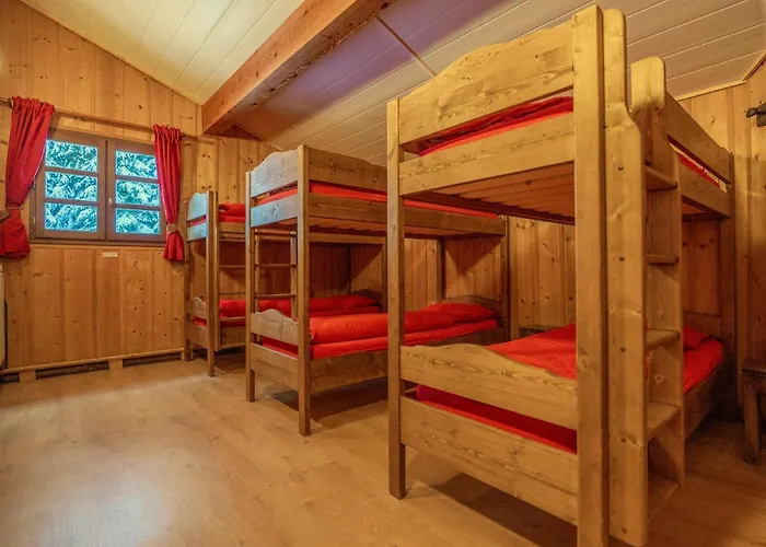 Le Refuge Du Lachat Hostel *